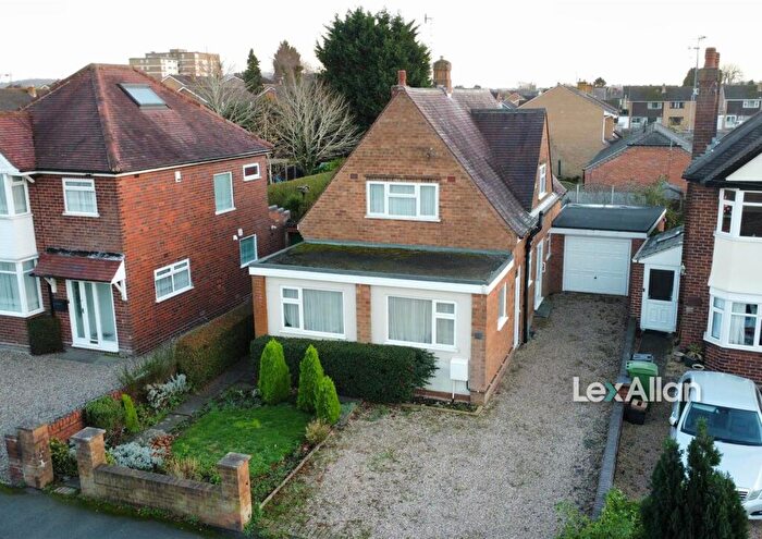 3 Bedroom Detached House For Sale In Wentworth Road, Stourbridge, DY8