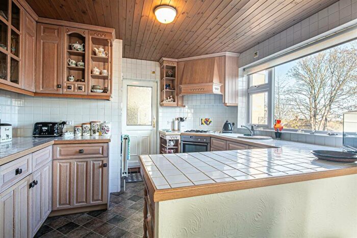 4 Bedroom Detached House For Sale In Halifax Road, Grenoside, S35