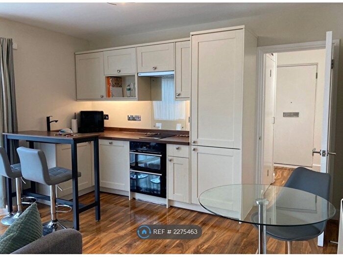 2 Bedroom Flat To Rent In Cedar Gardens, Sutton, SM2