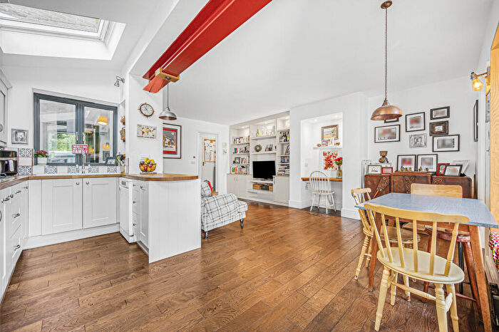 2 Bedroom Flat For Sale In Lordship Lane, East Dulwich, SE22