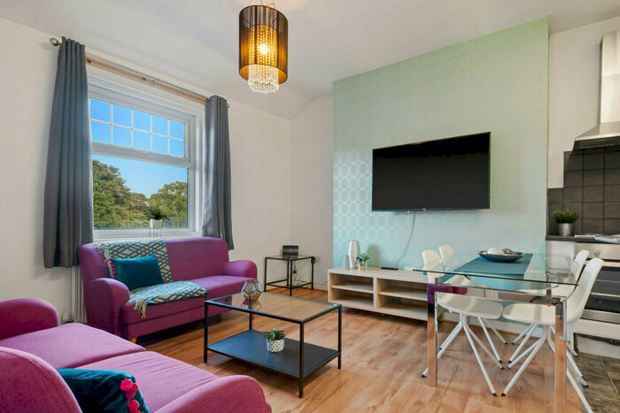 4 Bedroom House To Rent In Headingley Lane, Leeds, LS6