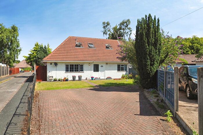 4 Bedroom Bungalow For Sale In Averton Square, Wollaton, Nottingham, NG8