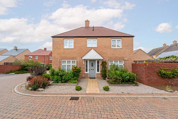 3 Bedroom Detached House For Sale In Tiptoff Close, Alconbury Weald, Huntingdon, Cambridgeshire, PE28