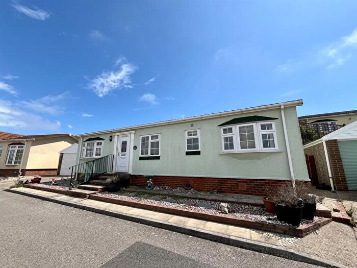 2 Bedroom Park Home For Sale In Newhaven Heights, Newhaven, BN9