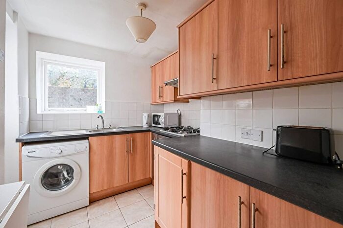 3 Bedroom Flat To Rent In St Johns Villas, Archway, London, N19