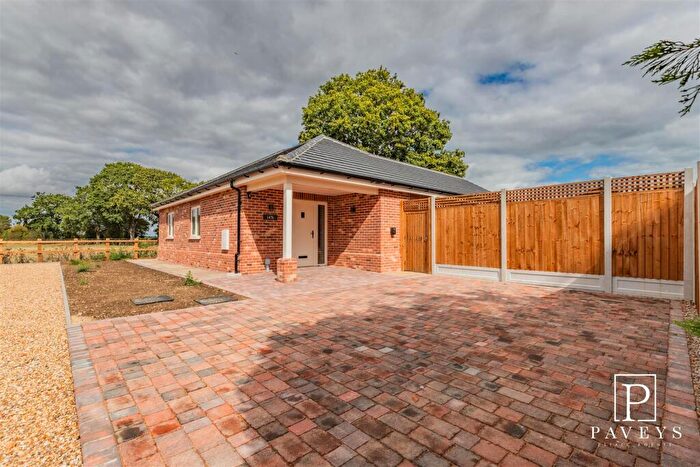3 Bedroom Detached Bungalow For Sale In The Oaks, Harwich Road, Little Clacton, CO16