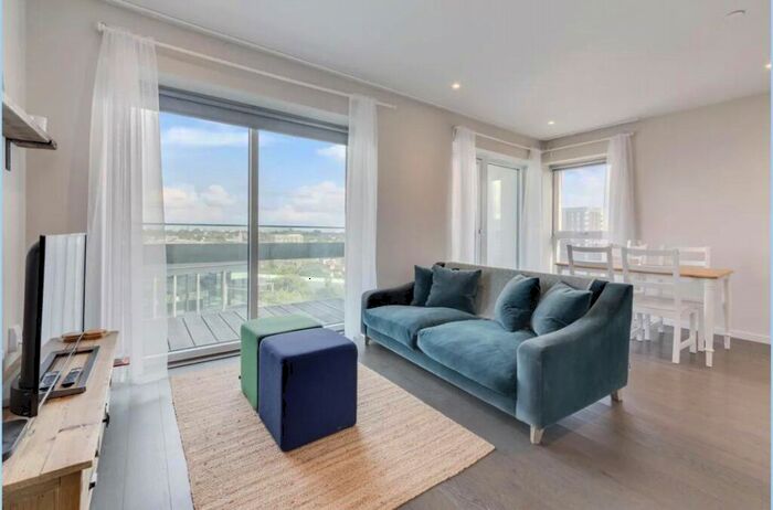 2 Bedroom Apartment To Rent In York Way, London, N7