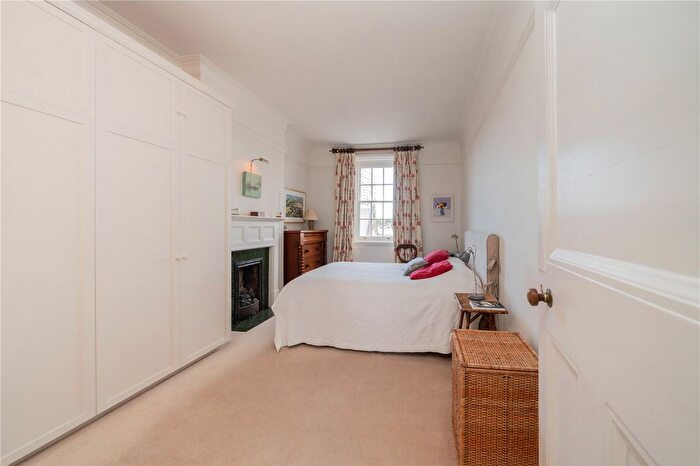 1 Bedroom Flat For Sale In Edge Street, London, W8