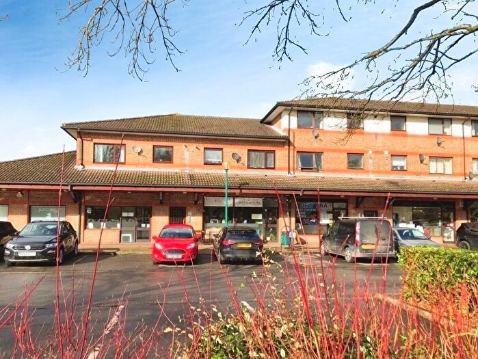 2 Bedroom Flat For Sale In Falkners Close, Fleet, Hampshire, GU51