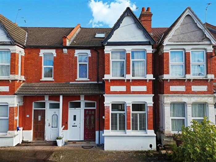 2 Bedroom Flat For Sale In Welldon Crescent, Harrow, HA1