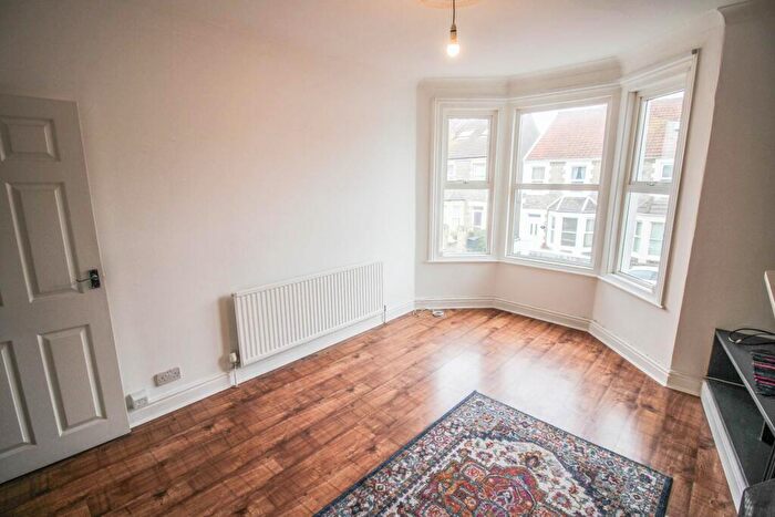 3 Bedroom Flat To Rent In Southend Road, BS23