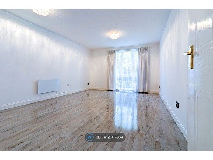 2 Bedroom Flat To Rent In Kilnsey Court, London, N11
