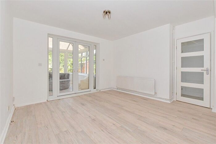 3 Bedroom Semi-detached House For Sale In Hawthorn Avenue, Sheerness, Kent, ME12