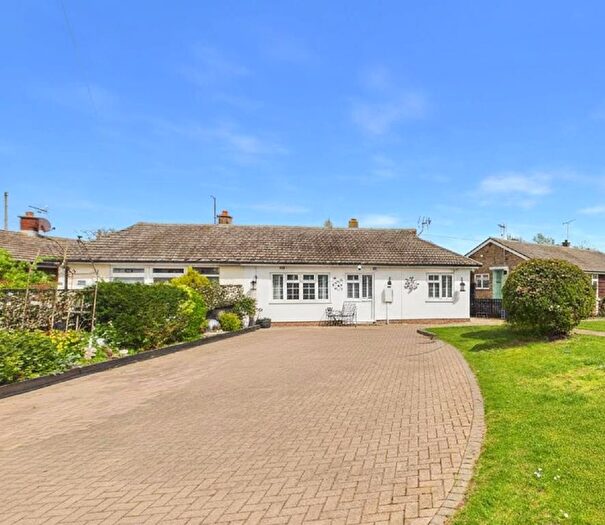 3 Bedroom Semi-detached Bungalow For Sale In Teal Close, Isle Of Grain, Rochester, ME3
