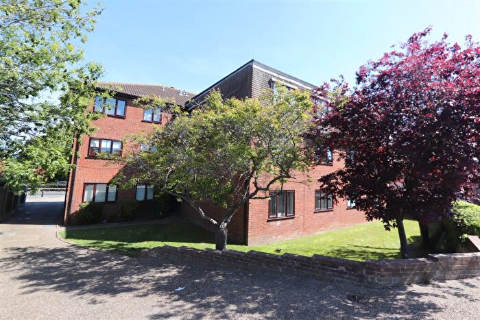 2 Bedroom Flat To Rent In Arterial Road, Leigh On Sea, SS9