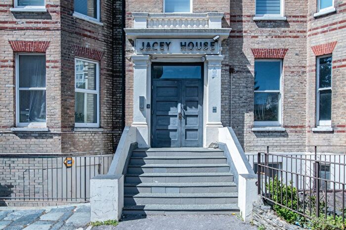 2 Bedroom Flat For Sale In Bath Road, Bournemouth, BH1