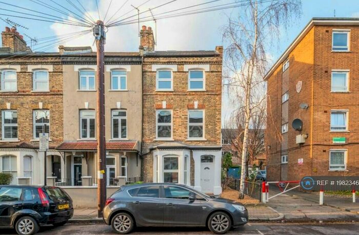 5 Bedroom Semi-Detached House To Rent In London, London, N7