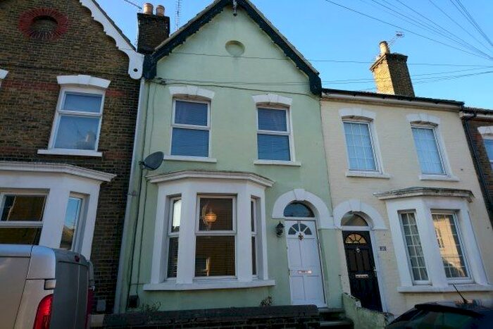 3 Bedroom Property To Rent In Longley Road, Rochester, ME1