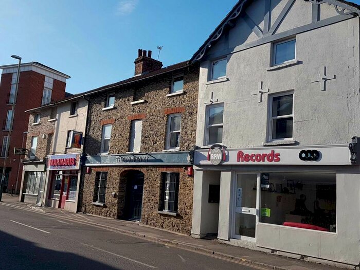 1 Bedroom Property To Rent In Talk Of The Town Apartments, Devizes Road, SN1