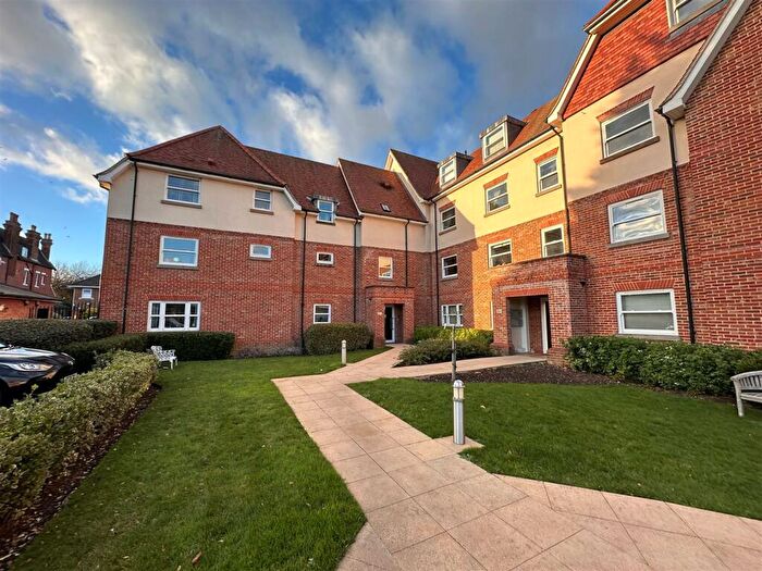2 Bedroom Apartment To Rent In Forest View, North Chingford, E4
