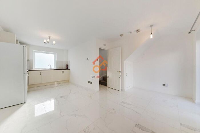 4 Bedroom House To Rent In Barnfield Place, London, E14