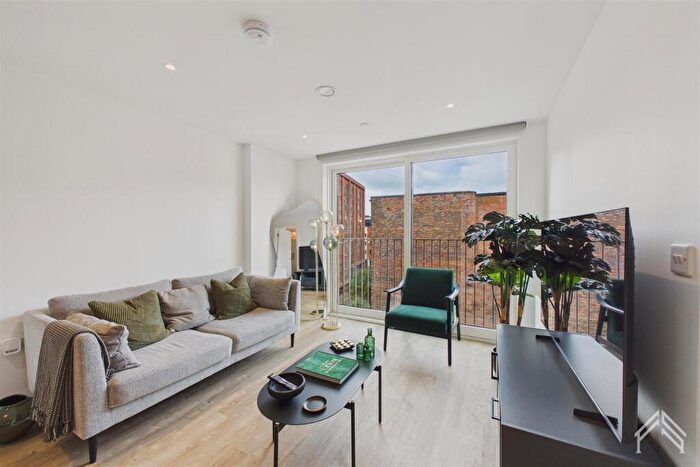 2 Bedroom Apartment To Rent In Hairpin House, Birmingham, B12