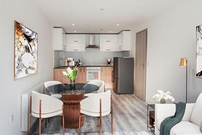 1 Bedroom Flat To Rent In Flat The Wells, Woodborough Road, Nottingham, NG3