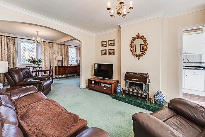 3 Bedroom Semi-Detached House For Sale In West Glebe Road, Corby, NN17