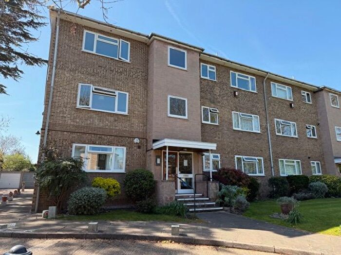 2 Bedroom Flat To Rent In Ash Tree Close, Surbiton, KT6