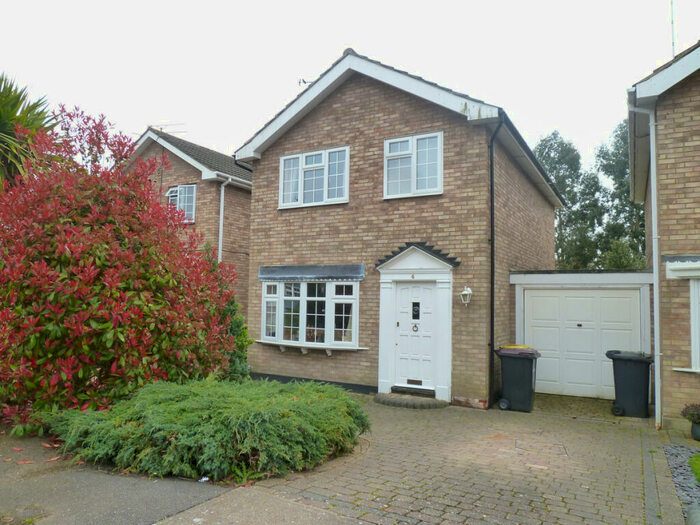 3 Bedroom Detached House To Rent In Blower Close, Rayleigh, SS6