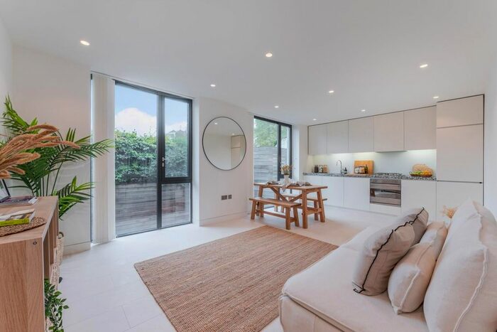 2 Bedroom Flat To Rent In Oval Road, London, NW1