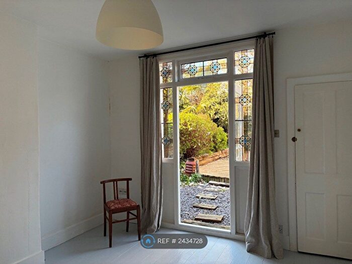 2 Bedroom Flat To Rent In Bathurst Gardens, London, NW10