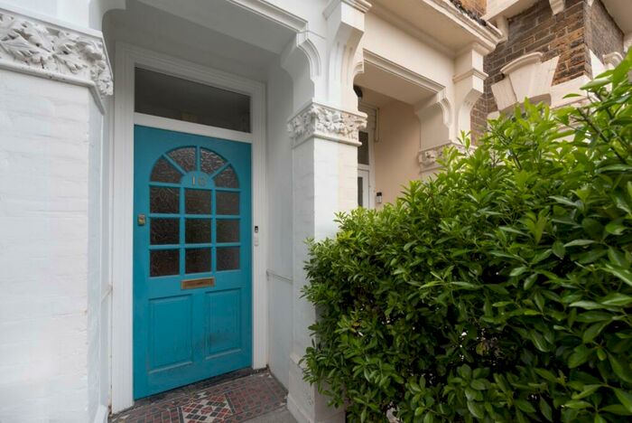 2 Bedroom Flat To Rent In Harold Road, Leytonstone, London, E11