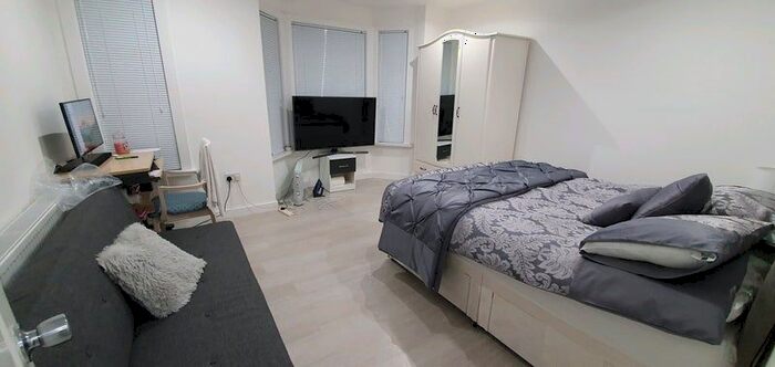4 Bedroom End Of Terrace House To Rent In Spencer Ave, Manchester, M16
