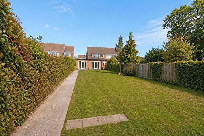 4 Bedroom Semi-Detached House For Sale In Thames Road, Langley, SL3