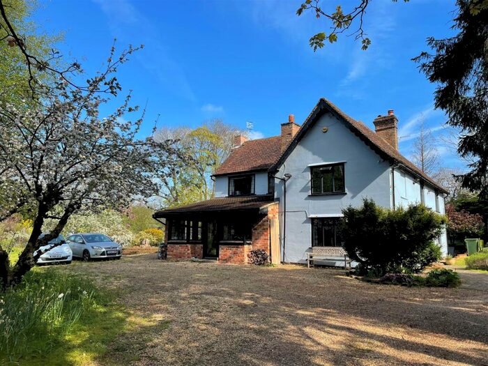 4 Bedroom Detached House To Rent In Old Fishery Lane, Boxmoor, HP1