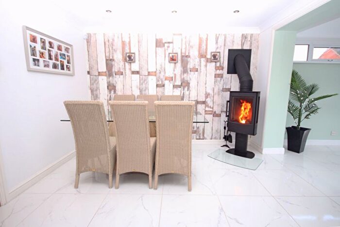 4 Bedroom Detached House For Sale In Pendeen Close, New Waltham, Grimsby, DN36
