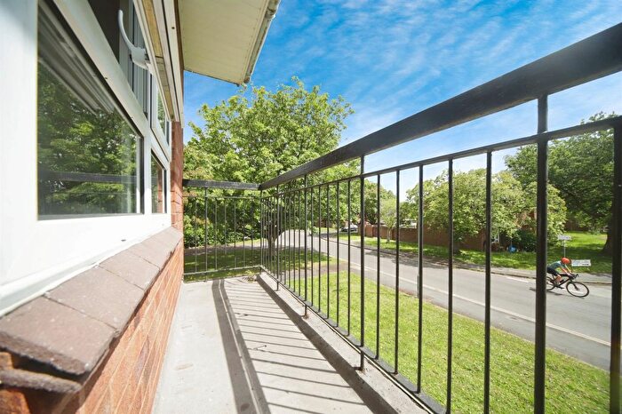 2 Bedroom Flat For Sale In Heron Drive, Bishops Hull, Taunton, TA1