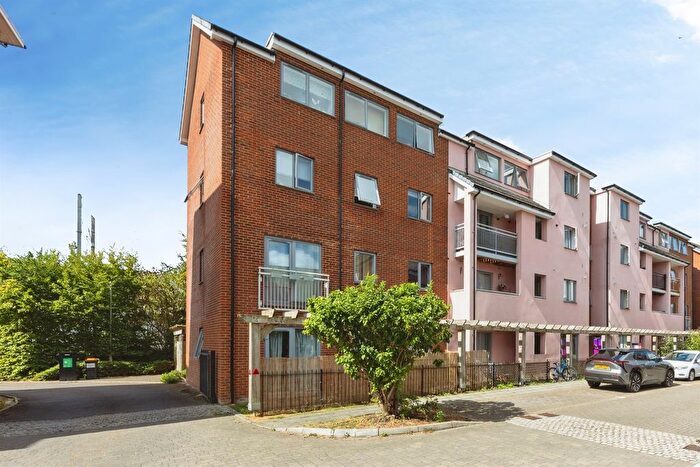 2 Bedroom Flat For Sale In Drummond Grove, Willesborough, Ashford, TN24