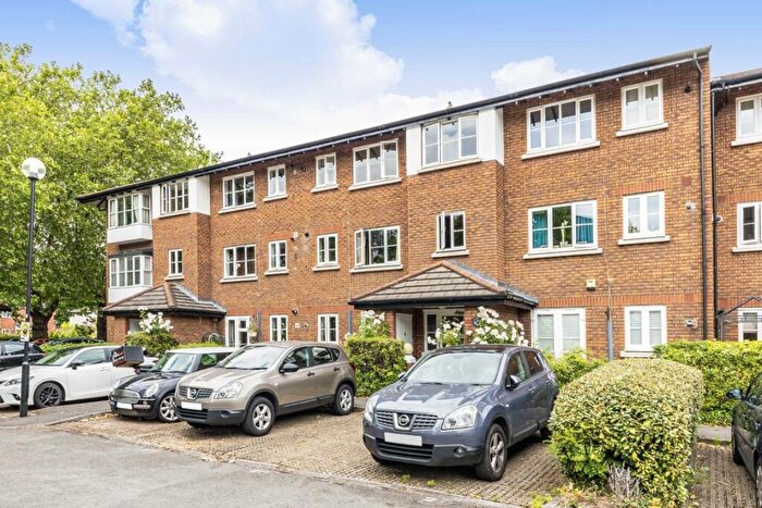 2 Bedroom Flat To Rent In Kingsworthy Close, Kingston Upon Thames, KT1