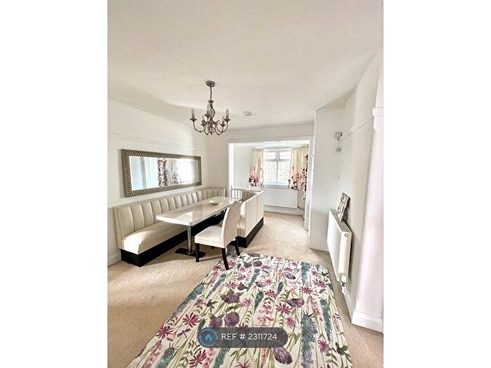 3 Bedroom Flat To Rent In Victoria Drive, West Sussex, PO21