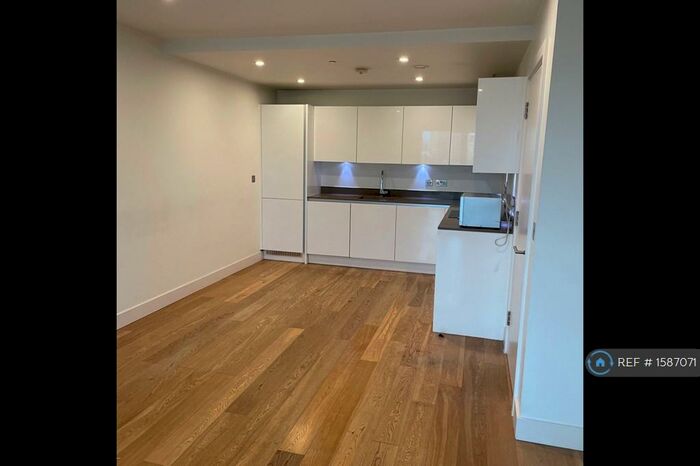 2 Bedroom Flat To Rent In Love Lane, London, SE18