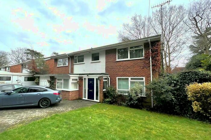 5 Bedroom Detached House To Rent In West Byfleet, KT14