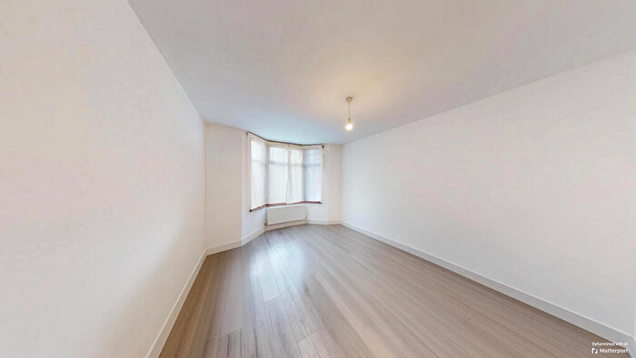1 Bedroom Flat To Rent In Chesterfield Road, Enfield, Greater London, EN3