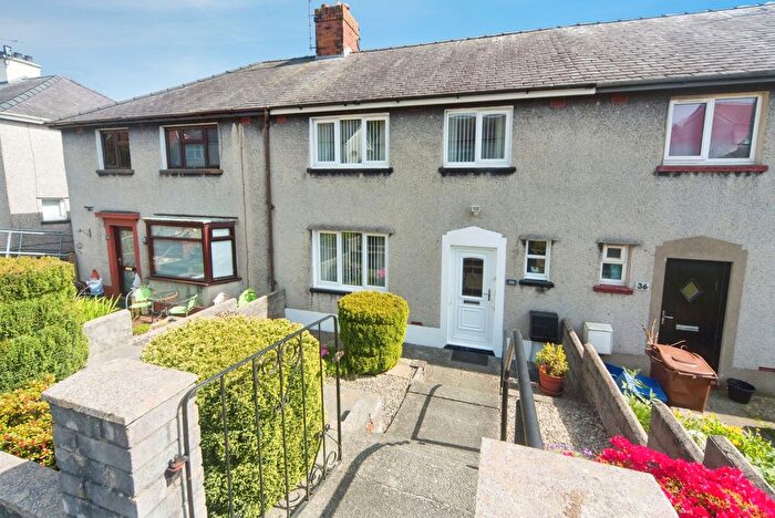 3 Bedroom Terraced House For Sale In Cil Coed, Bangor, Gwynedd, LL57
