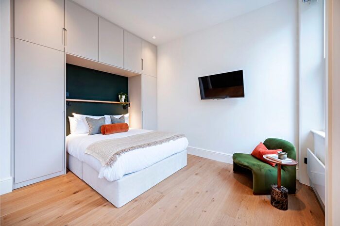 Studio To Rent In Nevern Square, London, SW5