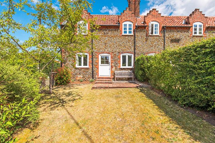 2 Bedroom End Of Terrace House For Sale In Beautifully Presented Period Brick And Flint Cottage In Hempstead, NR25