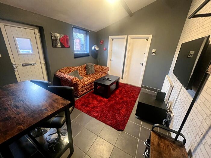 2 Bedroom Flat To Rent In A Kesteven Street - Bed, LN5