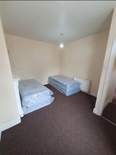 2 Bedroom Flat For Sale In Park View Road, London, N17