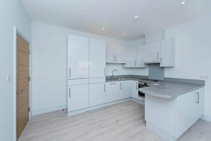 3 Bedroom Flat To Rent In Rivia House, High Road, Whetstone, London, N20